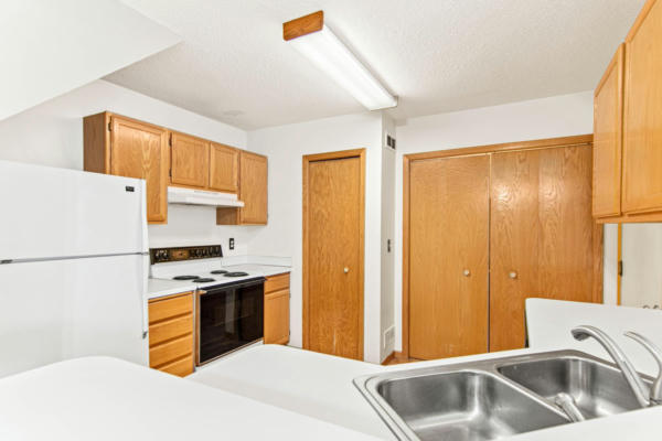 1870 DONEGAL DR APT 2, WOODBURY, MN 55125, photo 5 of 12