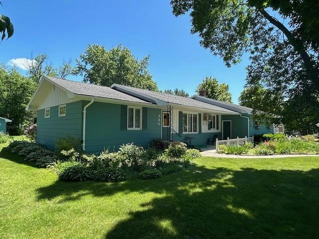 325 S HOLCOMBE AVE, LITCHFIELD, MN 55355, photo 1 of 17